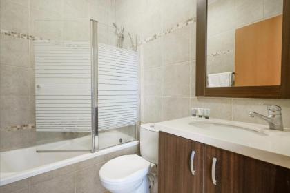 Amazing 2BR in Ben Yehuda by Holiday-Rentals - image 11