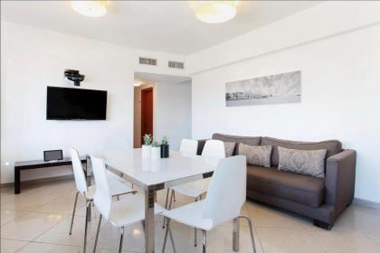 Amazing 2BR in Ben Yehuda by Holiday-Rentals - image 4