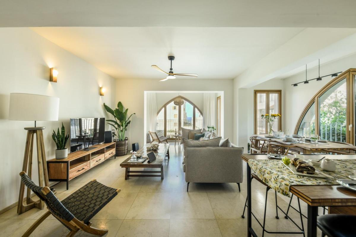 Breathtaking 3 BR Apt w Sea View in Central Jaffa by Sea N' Rent - main image