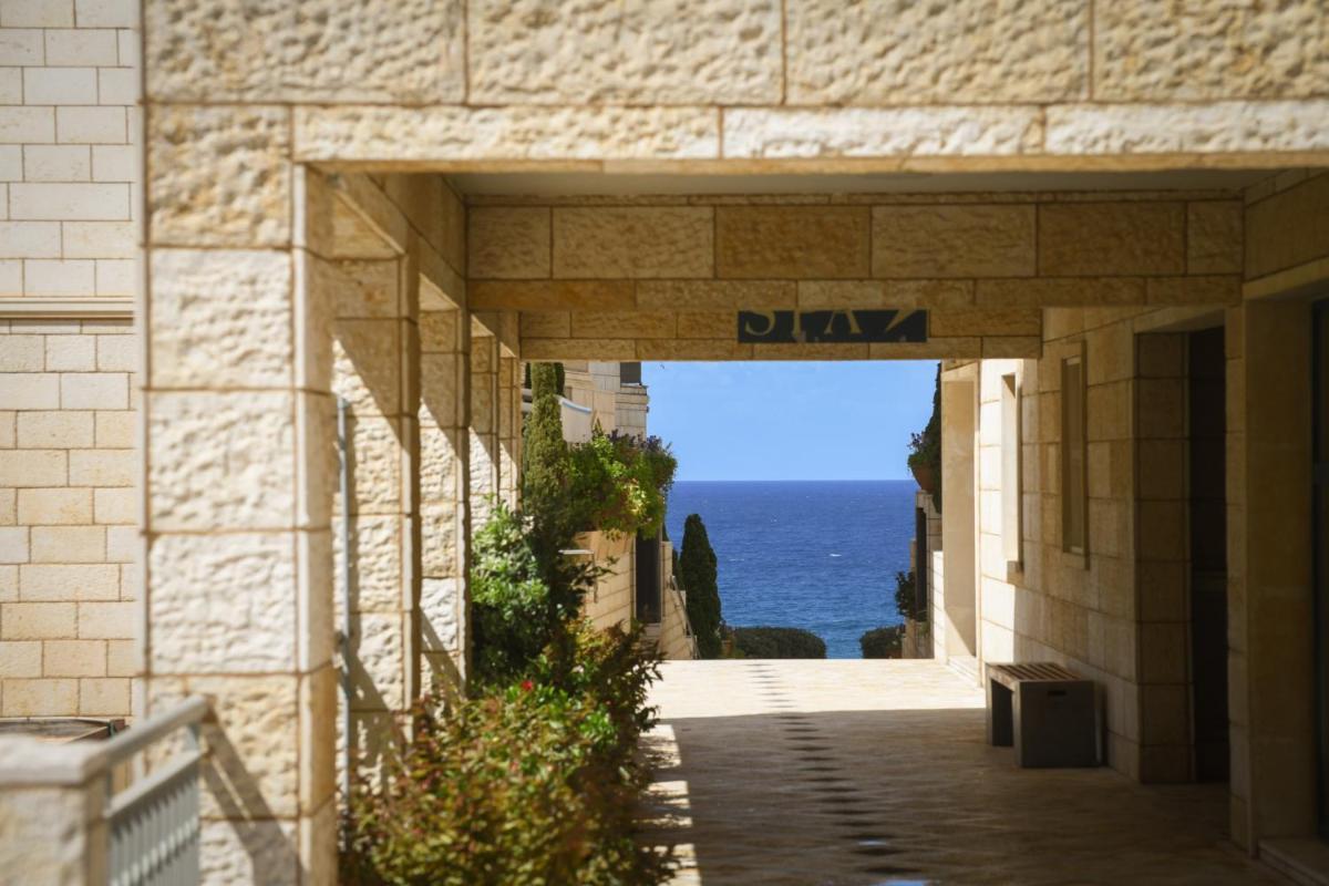 Breathtaking 3 BR Apt w Sea View in Central Jaffa by Sea N' Rent - image 4