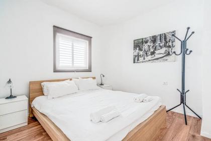 2BR - 12 04 Frishman St Tel aviv - image 11