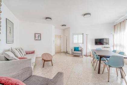 2BR - 12 04 Frishman St Tel aviv - image 3