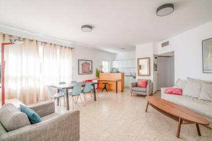 2BR - 12 04 Frishman St Tel aviv - image 4