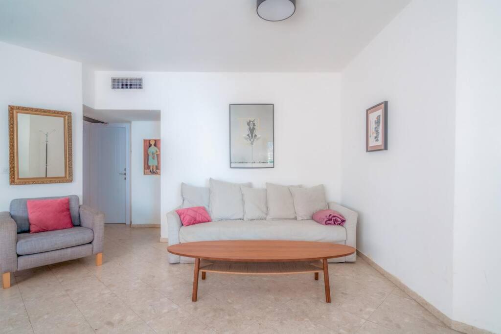 2BR - 12 04 Frishman St Tel aviv - image 7