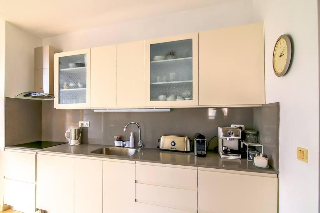 Duplex 2BR in Ben Yehuda by Holiday-rentals - image 5