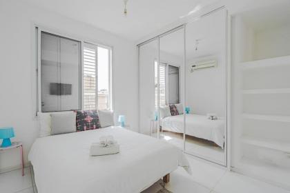 Spacious 3BR in Ben yehuda by Holiday-rentals - image 12