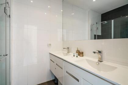 Spacious 3BR in Ben yehuda by Holiday-rentals - image 14