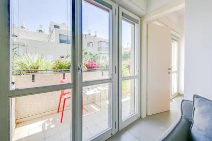 Central 2BR in Ben Yehuda by Holiday-rentals - image 8