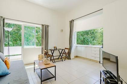 Central 1BR in Dizzengoff by Holiday-rentlas - image 3