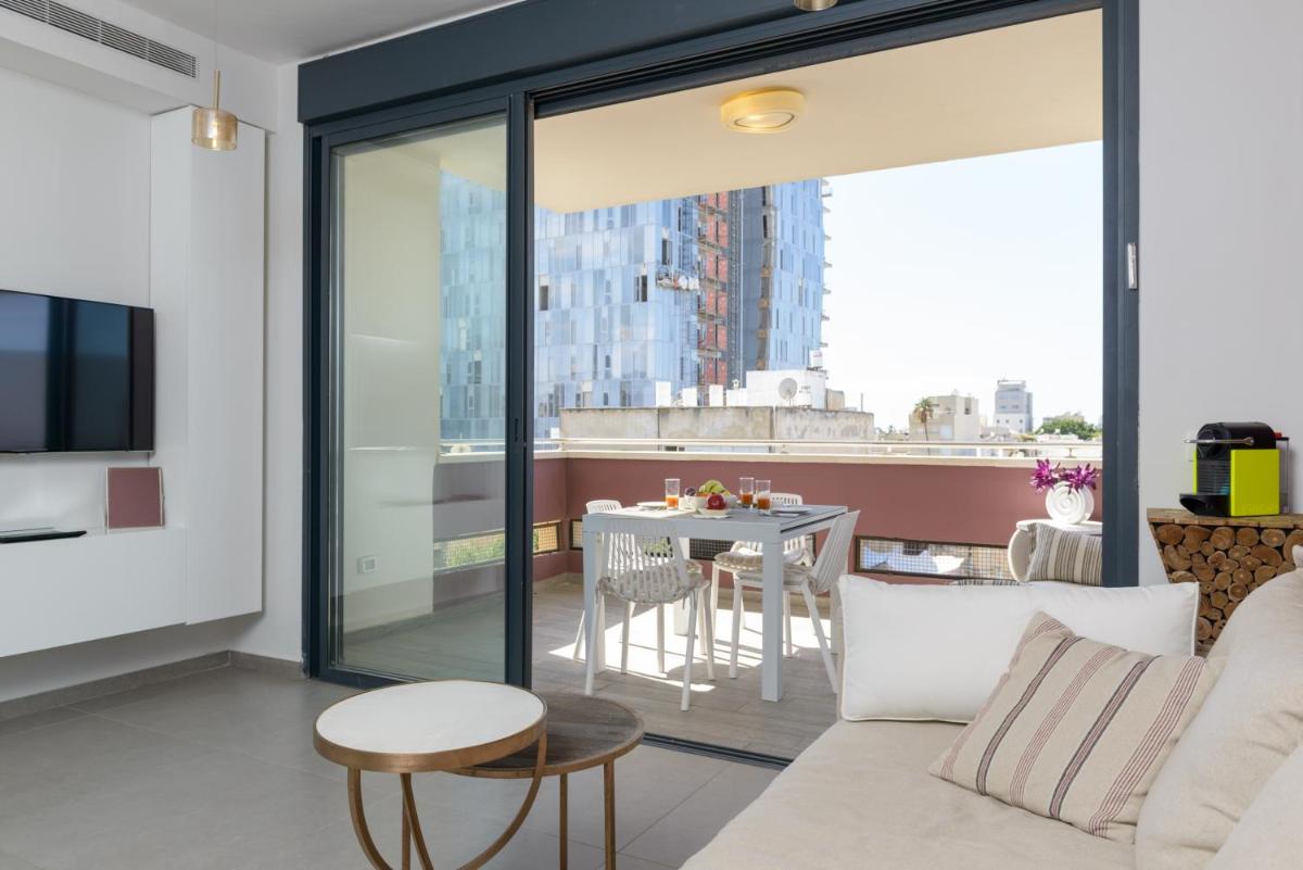 Bright & Modern 2BR with Balcony on Dizzengoff - main image