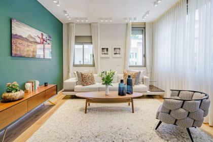 Unique 2BR in Yohanan Hasandler by Holiday-Rentals - image 2