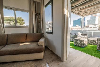 Huge Rooftop Apt city view in the heart of TLV - image 12