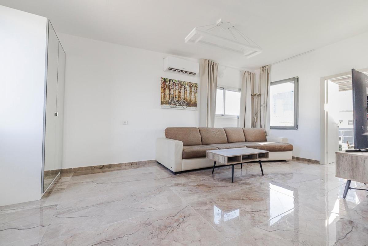 Huge Rooftop Apt city view in the heart of TLV - image 2