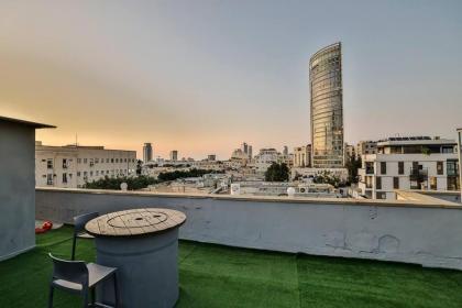 Huge Rooftop Apt city view in the heart of TLV - image 20