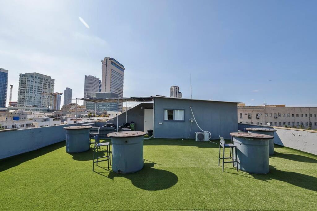 Huge Rooftop Apt city view in the heart of TLV - image 5