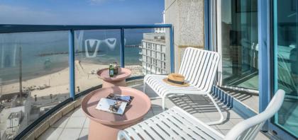 Luxury 2BR Apt w Balcony Pool Access & Beach View by Sea N' Rent - image 11