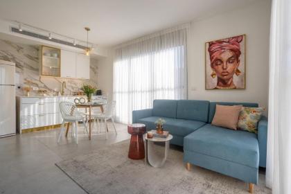 YalaRent Flora- Designed 1BR penthouse in Florentin - image 13