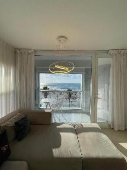 Stunning Sea View Apartment! on the beach!!! - image 15