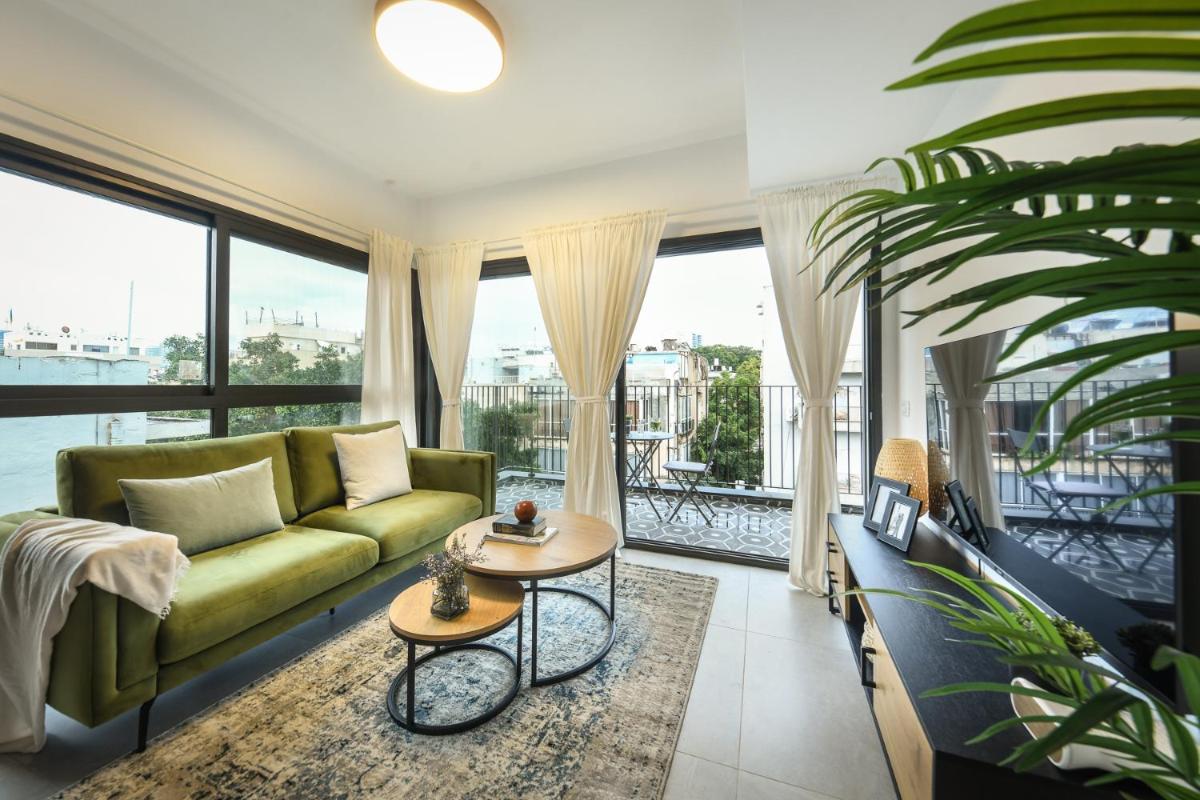 Stylish 2BR Apt w Balcony 5 min From Tel Aviv Port by Sea N' Rent - main image