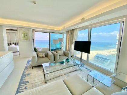 Amazing Sea view APT with parking at Royal Beach - By Beach Apartments TLV - image 1