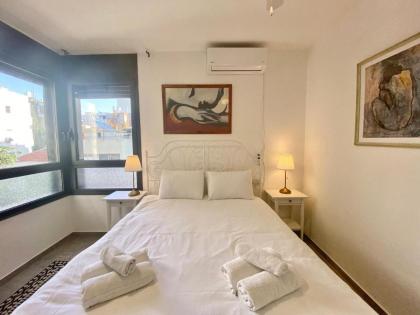 Lapin 9 - By Beach Apartments TLV - image 15