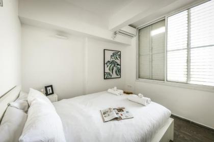 Charming 1 BR Apt w Sliding Window in Tel Aviv by Sea N' Rent - image 12