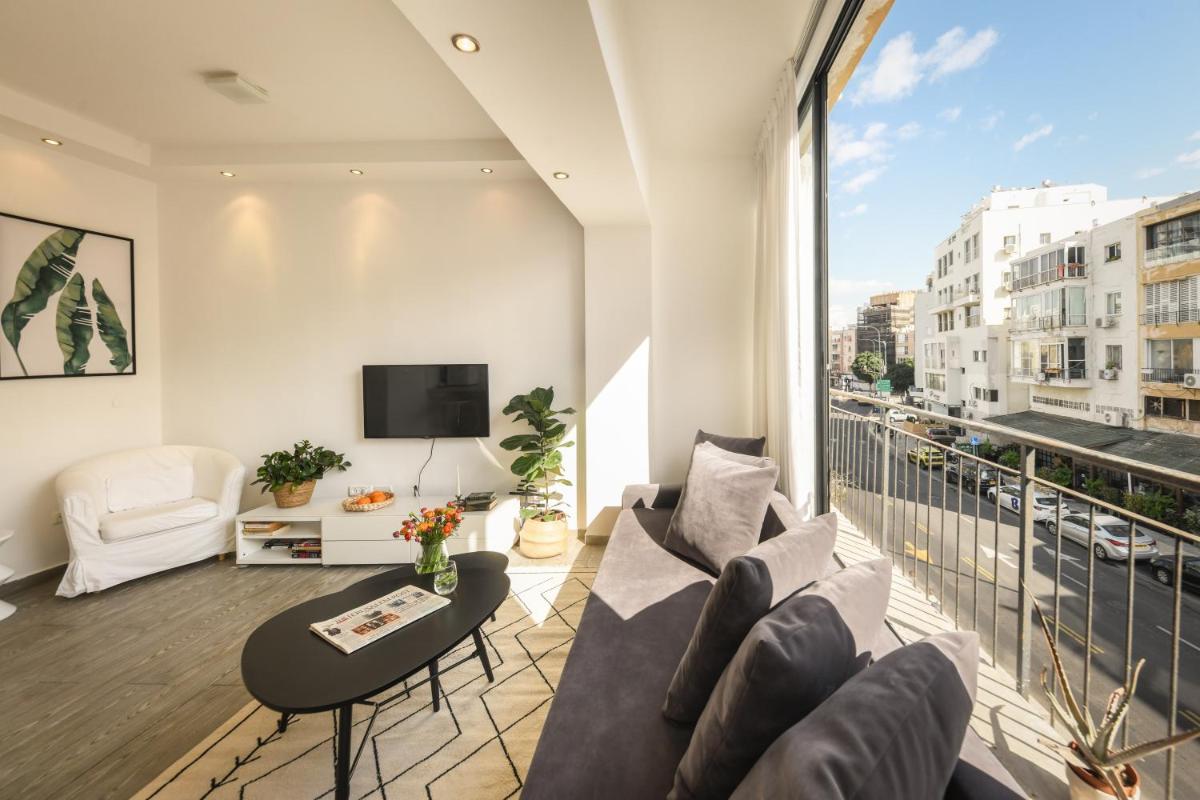 Charming 1 BR Apt w Sliding Window in Tel Aviv by Sea N' Rent - image 2