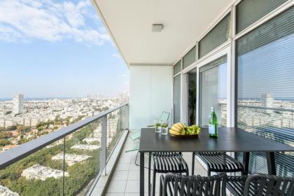 Beautiful 2br in midtown w sea view pool and parking by Sea N' Rent