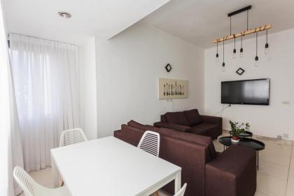 Romantic 2 BD Apartment in TLV - image 10