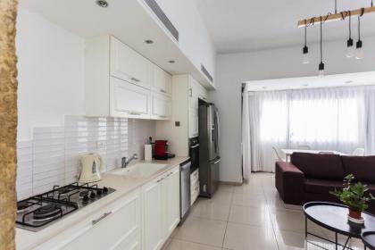 Romantic 2 BD Apartment in TLV - image 11