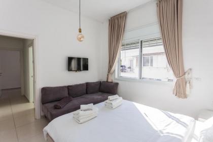 Romantic 2 BD Apartment in TLV - image 18