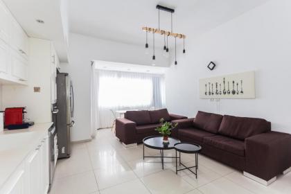 Romantic 2 BD Apartment in TLV - image 3