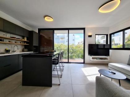 8 Hulda - By Beach Apartments TLV - image 3