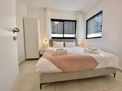 8 Hulda - By Beach Apartments TLV - image 5