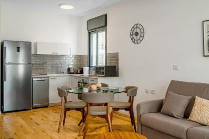 Chic 1BR in Ben Yehuda by Holiday Rentals - image 6