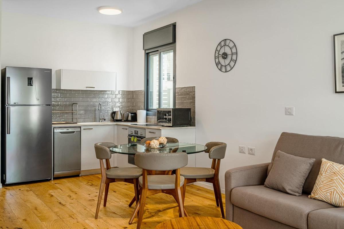 Chic 1BR in Ben Yehuda by Holiday Rentals - image 6