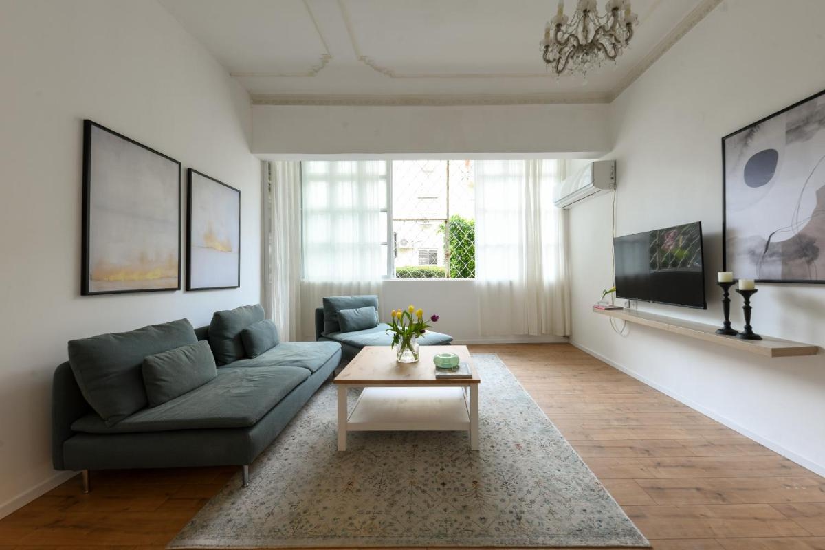 Homey & Spacious 2BR Apt in the Heart of Tel-Aviv by Sea N' Rent - main image