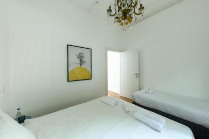 Homey & Spacious 2BR Apt in the Heart of Tel-Aviv by Sea N' Rent - image 12