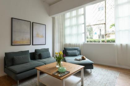 Homey & Spacious 2BR Apt in the Heart of Tel-Aviv by Sea N' Rent - image 19