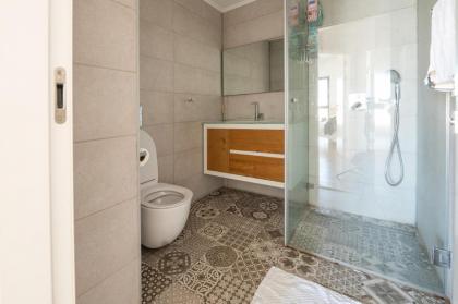 Gorgeous 2BR Apt heart of Jaffa! 3 mins to beach - image 15