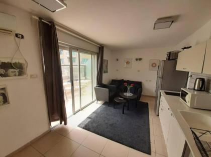 Ben Yehuda Gorgeous Sea View Apartment - image 10