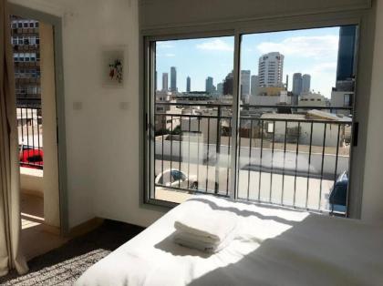 Ben Yehuda Gorgeous Sea View Apartment - image 5