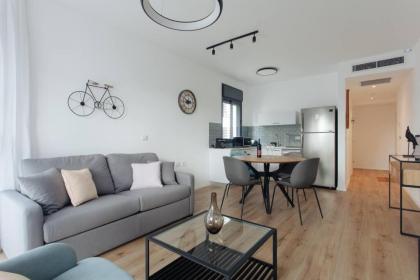 Cozy 1BR in Ben Yehuda by Holiday Rentals 