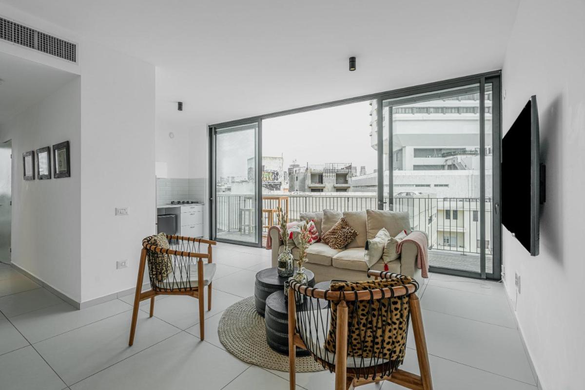 Modern 2BR Idelson Street By Holiday Rentals - main image