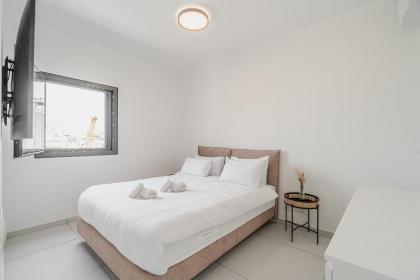 Modern 2BR Idelson Street By Holiday Rentals - image 12