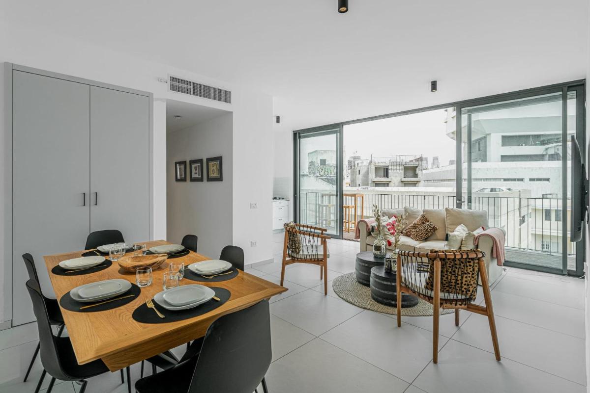 Modern 2BR Idelson Street By Holiday Rentals - image 3