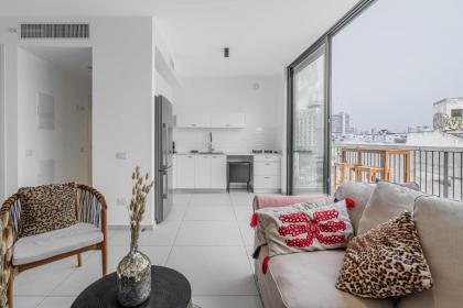 Modern 2BR Idelson Street By Holiday Rentals - image 6