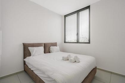 Modern 2BR Idelson Street By Holiday Rentals - image 9