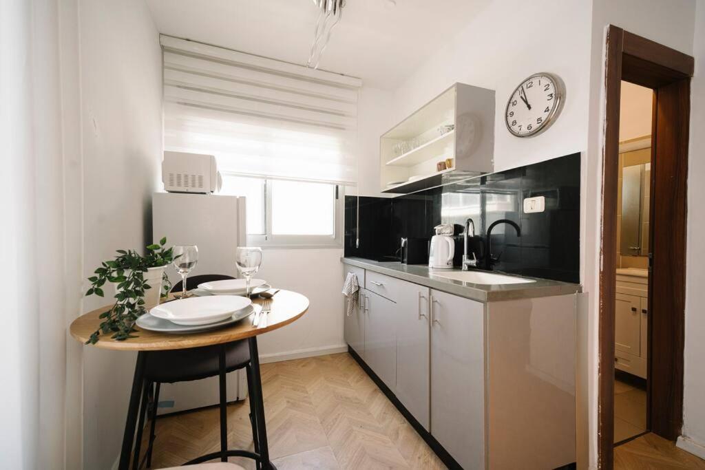 Ben Yehuda Duplex Apartment By Nimizz - image 7