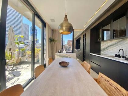 Luxury Penthouse with Roof-Top Pool - By Beach Apartments TLV - image 3